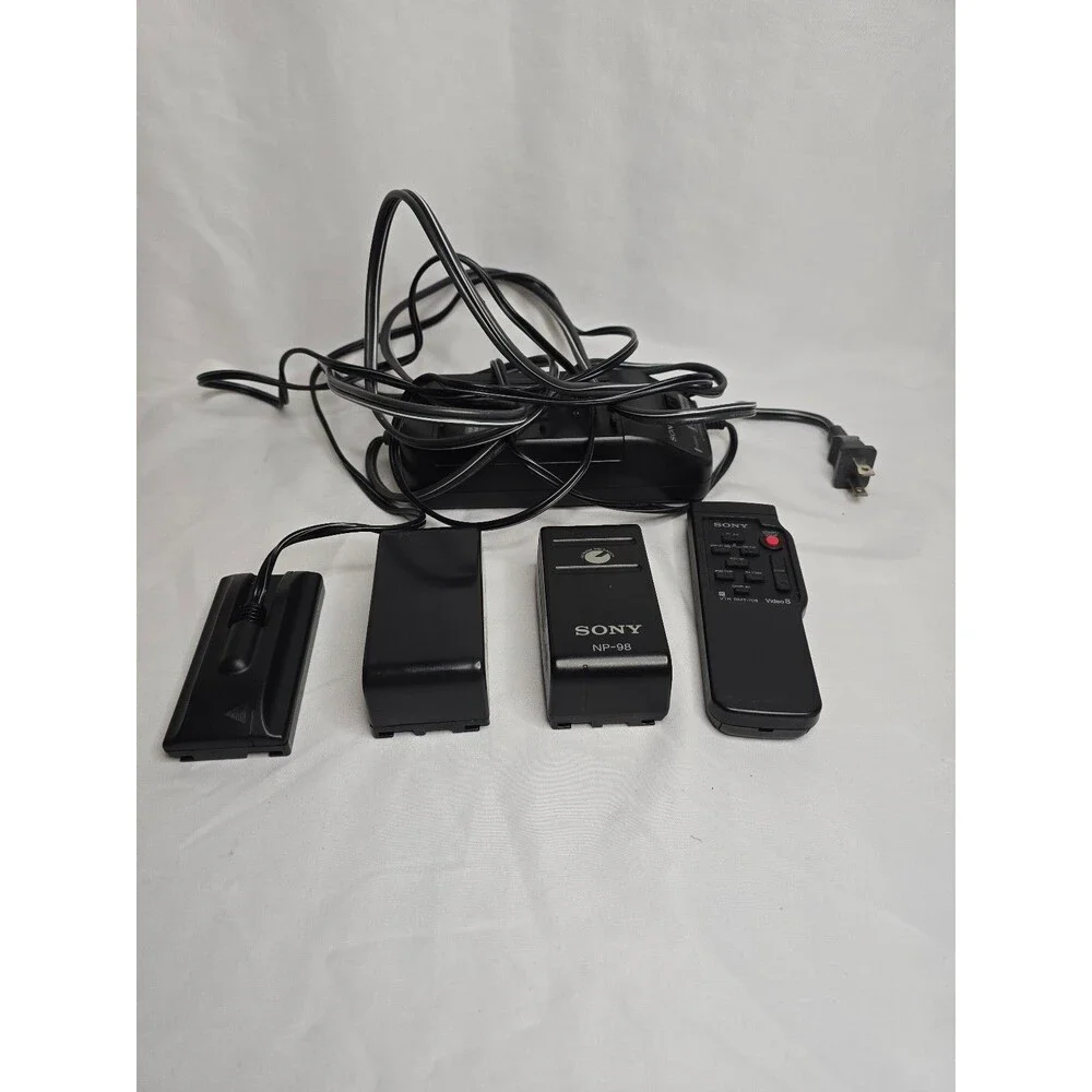 Sony Handycam Model #CCD-TR96 30x Zoom Tested Works with Bag
